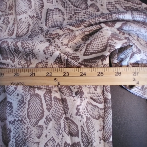 NWT Womens Snakeskin Button Down Top Size 1X Workwear Mob Wife Office Resortwear - Picture 8 of 10